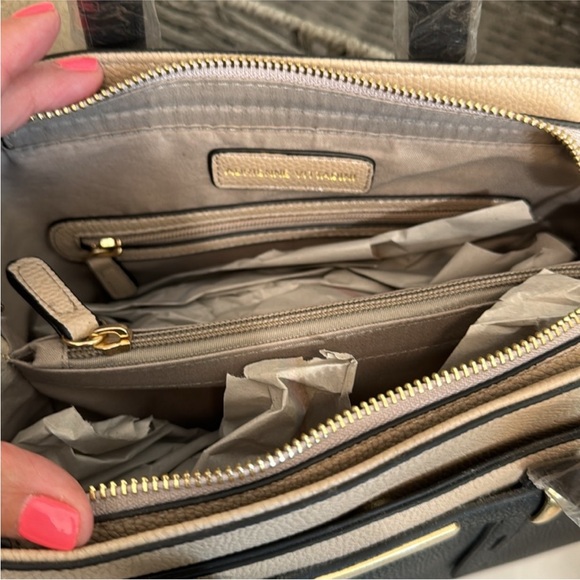 Adrienne Vittadini medium satchel crossbody - Picture 2 of 5